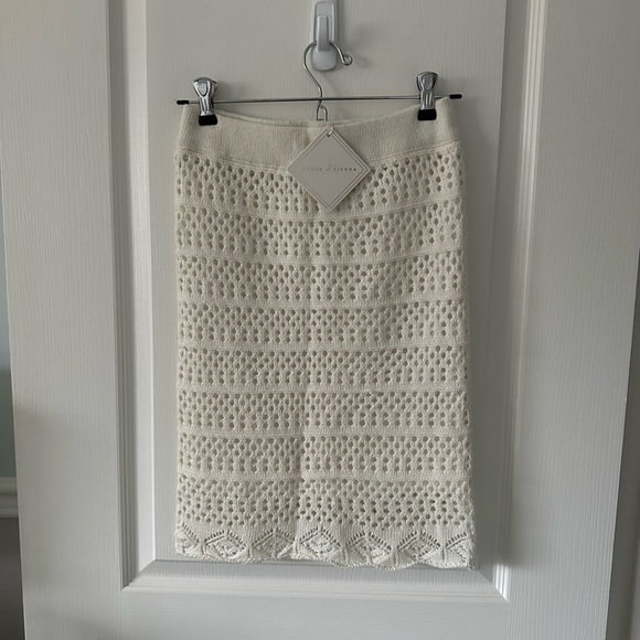 House of Sienna Dresses & Skirts - 💗5 for $15💗 House of Sienna Midi Skirt - White Size S/M